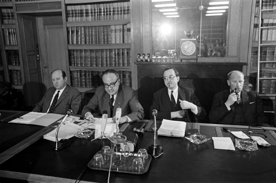 Radicalen uit KVP-fractie, persconferentie radicalen. Dhr. Janssen , Bogaers, Aa, Bestanddeelnr 921-1167