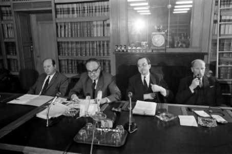Radicalen uit KVP-fractie, persconferentie radicalen. Dhr. Janssen , Bogaers, Aa, Bestanddeelnr 921-1167
