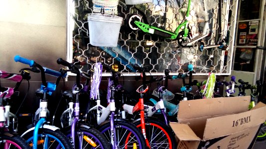 Ramat-gan-negba-street-bicycle-shop-april-2016