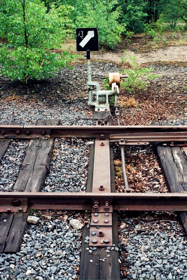 Railroad switch in Toppila May2010 002