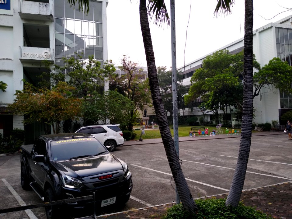 Rajamangala University of Technology Tawan-ok Chakrabongse Bhuvanarth Campus 1