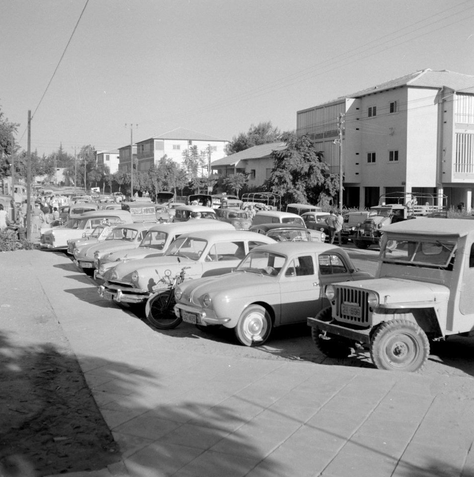 Ramat Goan Stadsgezicht met geparkeerde auto's, Bestanddeelnr 255-3810