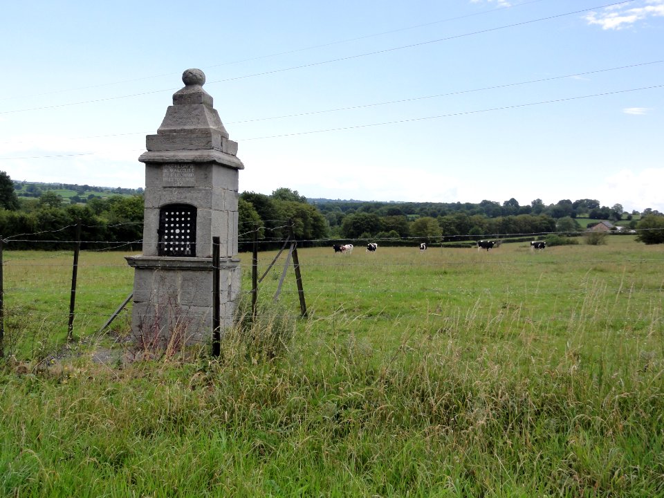 Rainsars (Nord, Fr) chapelle N.D. de Walcourt, 1747, Le Trou des Renards sud