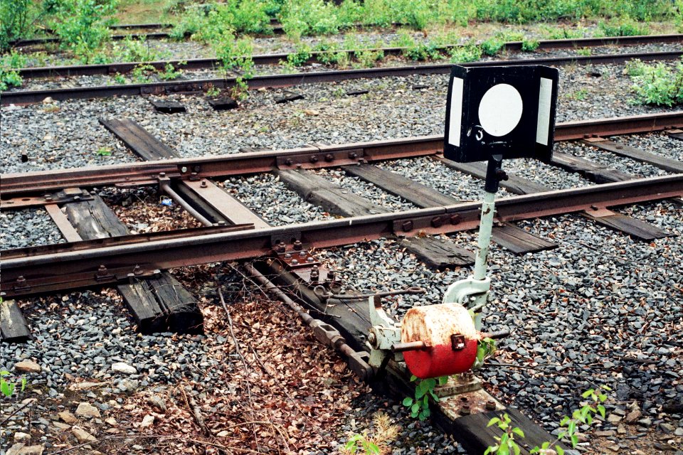 Railroad switch in Toppila May2010 001