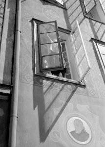 Ramen lappen in de vensteropening, Bestanddeelnr 190-0046 photo