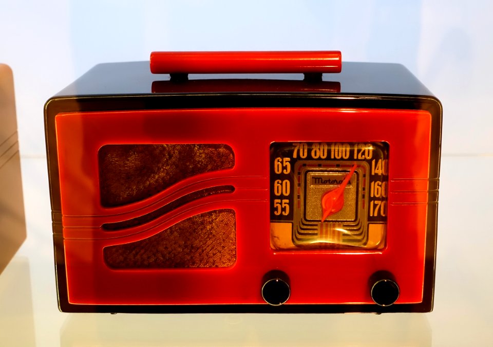 Radio, Series S-Grill, Motorola, Chicago, 1939, plastic case - Museum für Angewandte Kunst Köln - Cologne, Germany - DSC09644