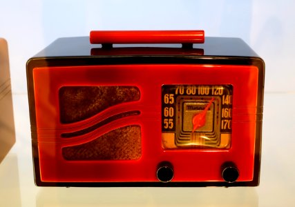 Radio, Series S-Grill, Motorola, Chicago, 1939, plastic case - Museum für Angewandte Kunst Köln - Cologne, Germany - DSC09644
