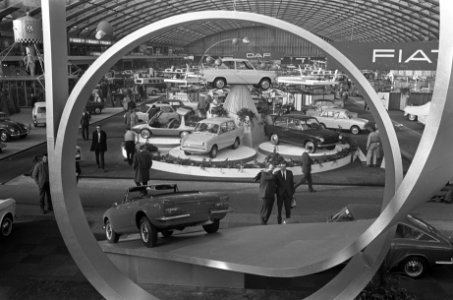 RAI autotentoonstelling, overzicht van de grote zaal, Bestanddeelnr 920-0813