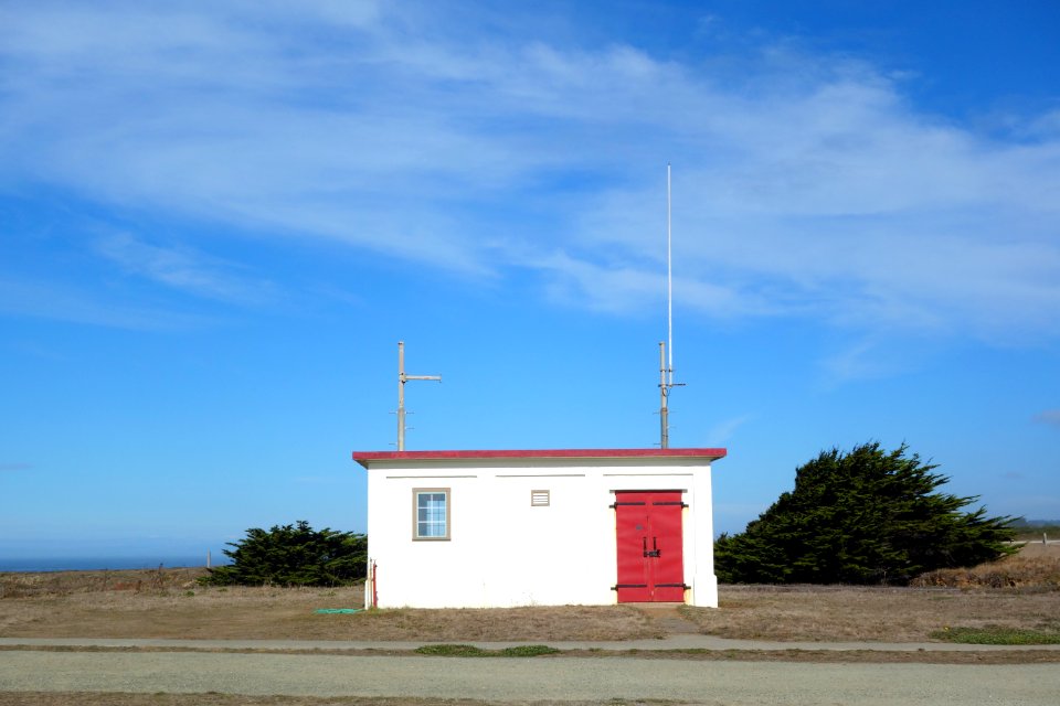 Radio hut - Point Cabrillo Light Station State Historic Park - DSC01985