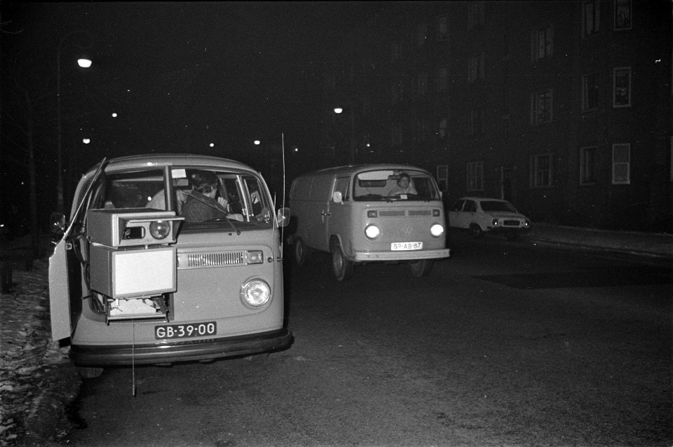 Radarauto van politie (snelheidscontrole) in actie (Amsterdam), Bestanddeelnr 930-0781