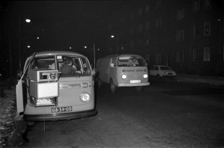 Radarauto van politie (snelheidscontrole) in actie (Amsterdam), Bestanddeelnr 930-0781