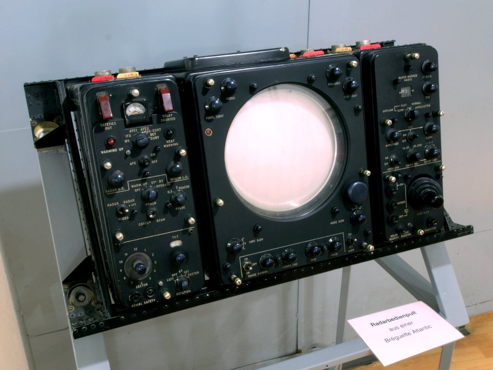 Radar scope panel of a Breguet Atlantique