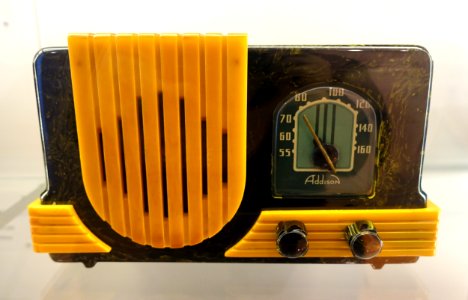 Radio, Model 52A, Addison Industries, Toronto, Canada, 1940, Catalin case - Museum für Angewandte Kunst Köln - Cologne, Germany - DSC09460