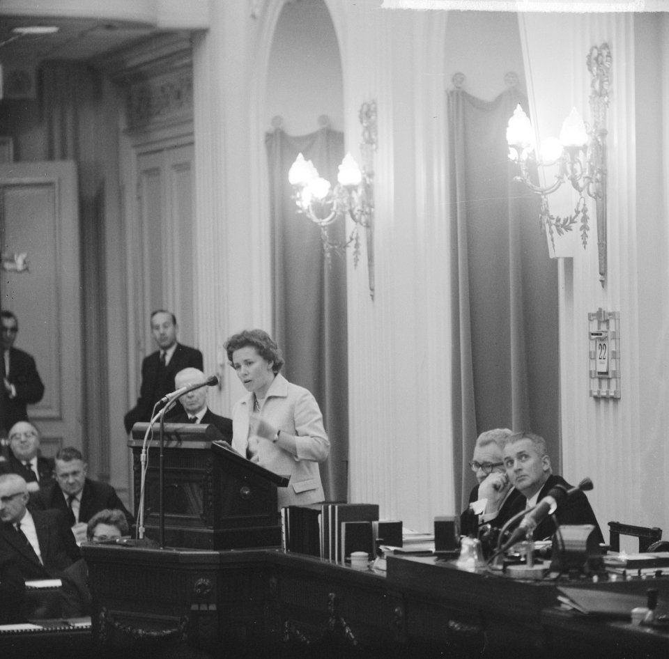 Radio en televisiedebat in de Tweede Kamer , mevrouw Van Someren Downer aan het , Bestanddeelnr 917-2700