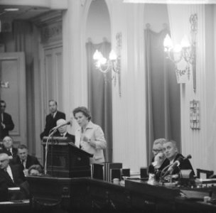 Radio en televisiedebat in de Tweede Kamer , mevrouw Van Someren Downer aan het , Bestanddeelnr 917-2700