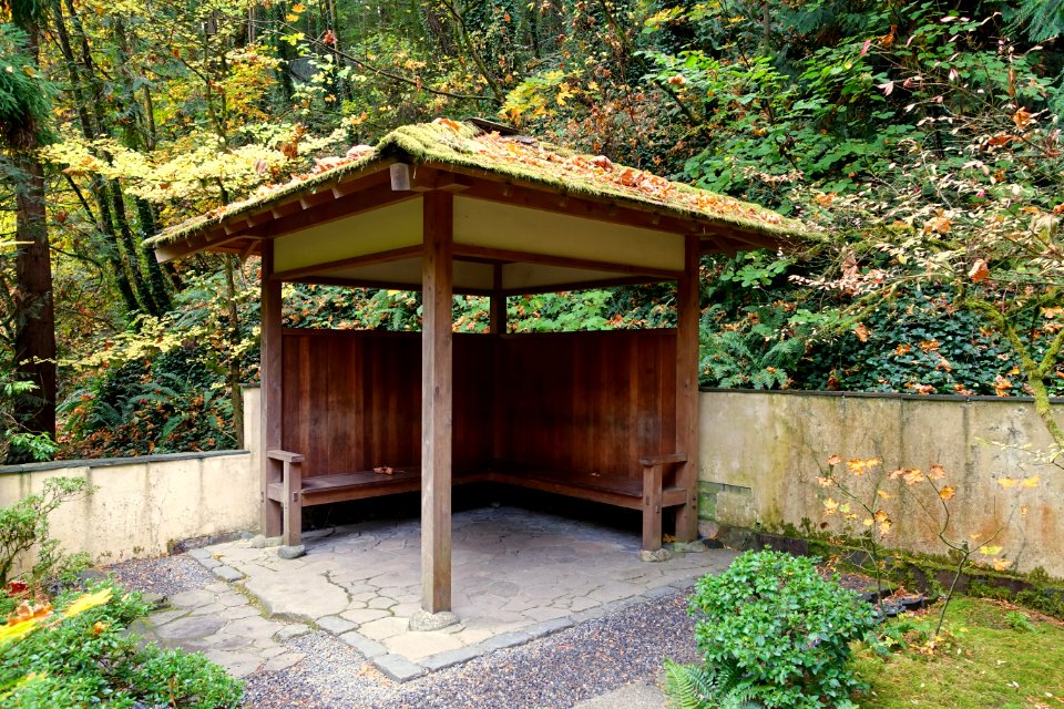 Rain shelter - Portland Japanese Garden - Portland, Oregon - DSC08300