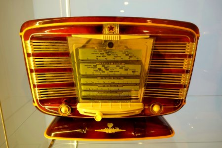 Radio, Model 54, Red Star (Zvezda), USSR, 1954, case made from sheet metal and plastic - Museum für Angewandte Kunst Köln - Cologne, Germany - DSC09648