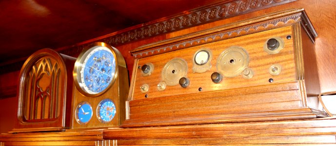 Radio, celestial clock, and Stromberg-Carlson Receiver - Bayernhof Museum - DSC06321