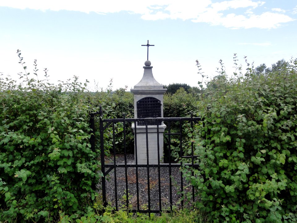 Rainsars (Nord, Fr) chapelle 1871, Le Trou des Renards ouest