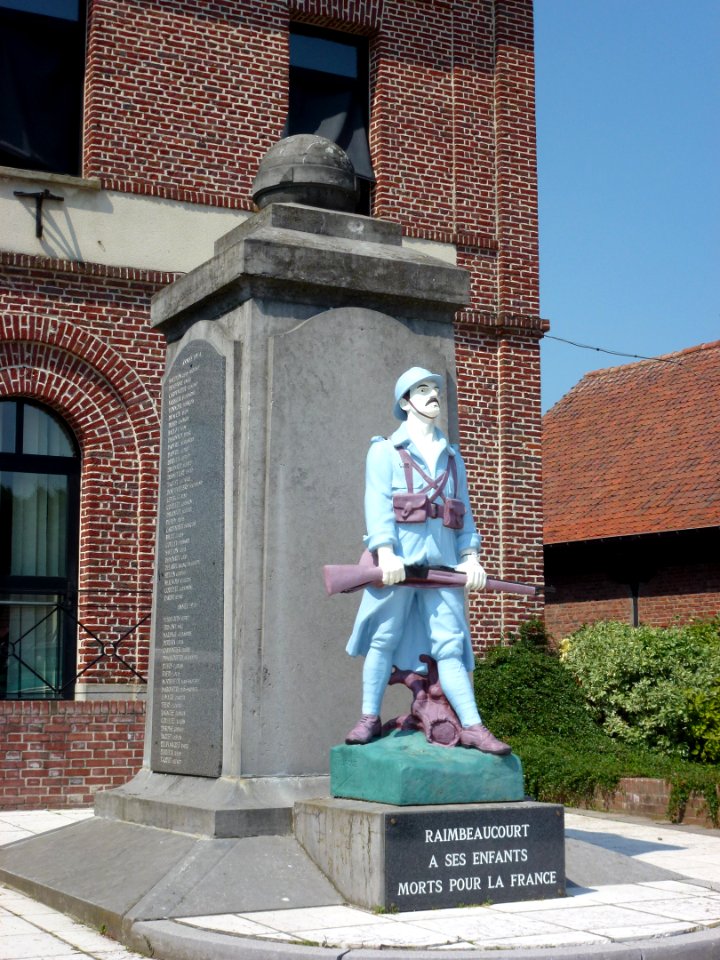 Raimbeaucourt (Nord, Fr) grand monument aux morts