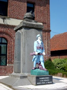 Raimbeaucourt (Nord, Fr) grand monument aux morts
