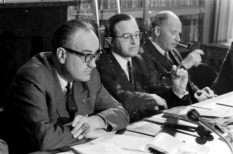 Radicalen uit KVP-fractie. Persconferentie radicalen. Vlnr. Bogaers, Aarden, Va…, Bestanddeelnr 921-1179
