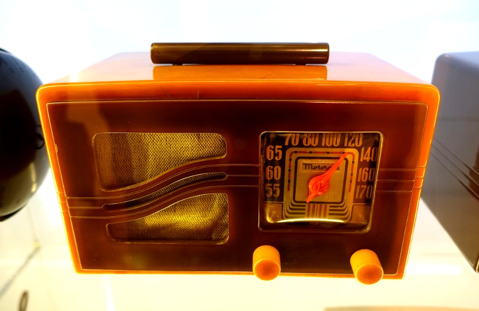 Radio, Series S-Grill, Motorola, Chicago, 1939, plastic case - Museum für Angewandte Kunst Köln - Cologne, Germany - DSC09642