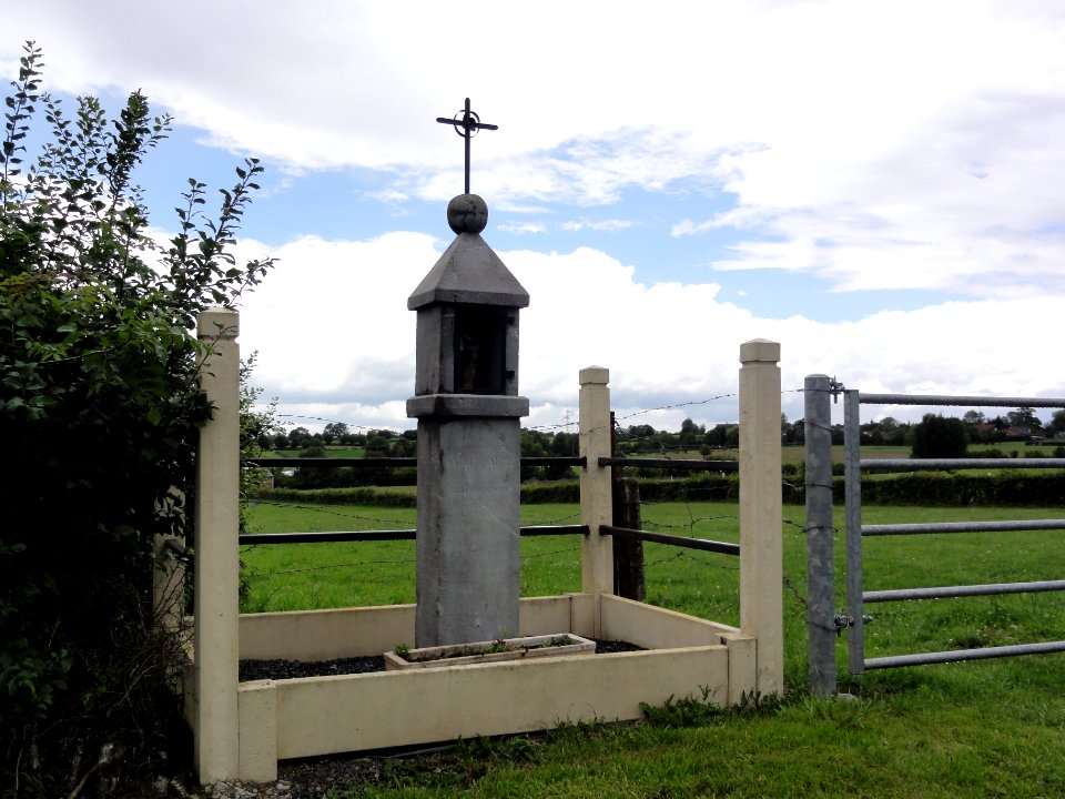 Rainsars (Nord, Fr) chapelle St.Joseph, le Trie Mayens