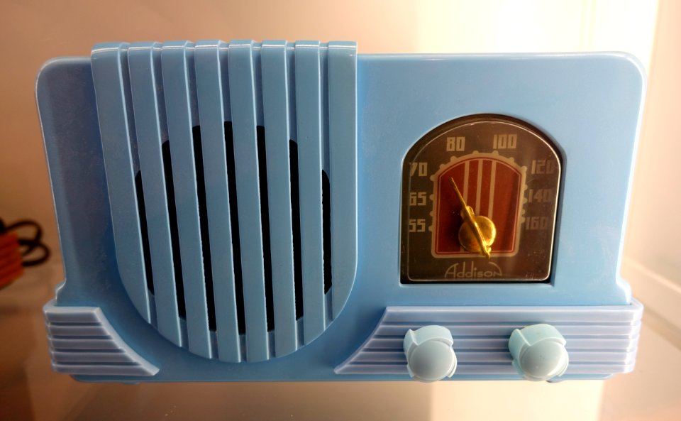 Radio, Model 52A, Addison Industries, Toronto, Canada, 1940, Catalin case - Museum für Angewandte Kunst Köln - Cologne, Germany - DSC09465