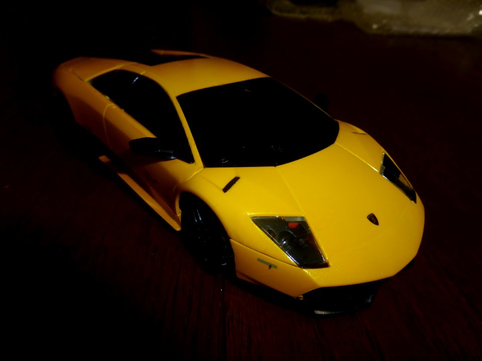 Radio controlled model car of Lamborghini Murciélago LP670-4 SV (3)