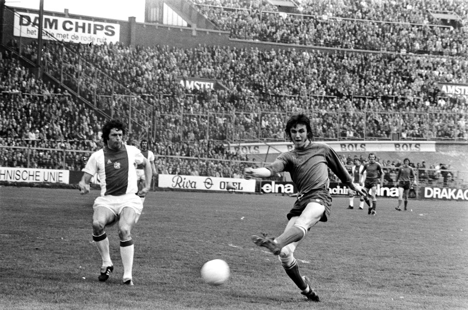 Ralf Edström (PSV) opent de score, Bestanddeelnr 927-8945