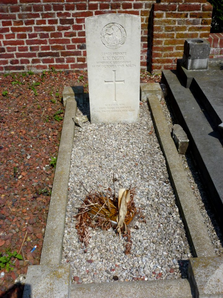 Raimbeaucourt (Nord, Fr) tombe de guerre de la CWGC