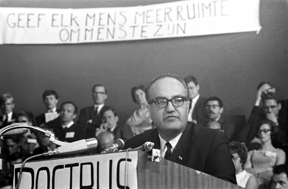 Radicalen PRR vergaderen in Dronten. Drs. Bogaers aan het woord, Bestanddeelnr 921-2924