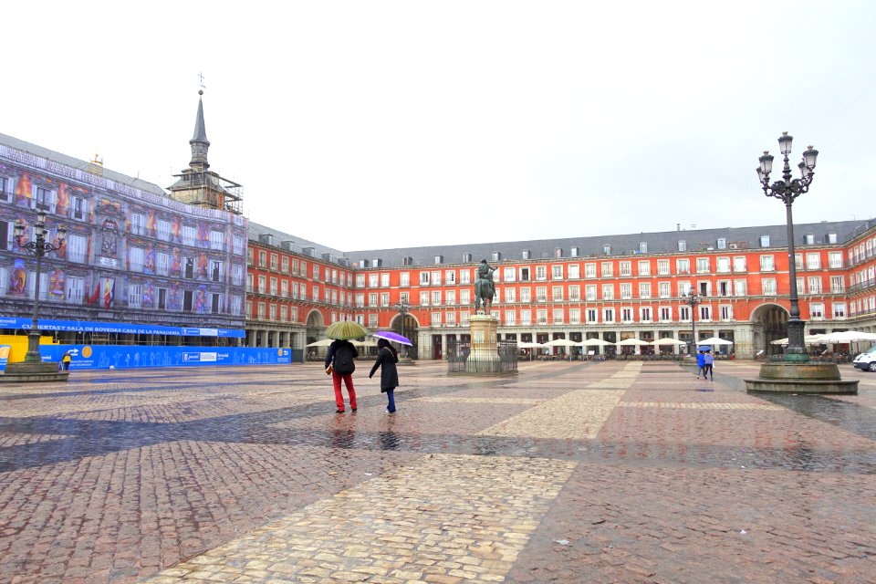 Rainy day at Plaza Mayor, Madrid, Spain - DSC07877