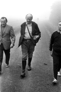 PvdA-kamerlid A. Vondeling begint wandel-fietstocht door Nederland i.v.m. komend, Bestanddeelnr 925-9984