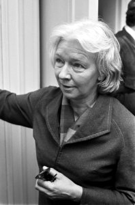 PvdA-fractie vergadert, nummer 7 en 8 J Vorrink , nummer 9 en 10 J P Pronk (k, Bestanddeelnr 926-3879