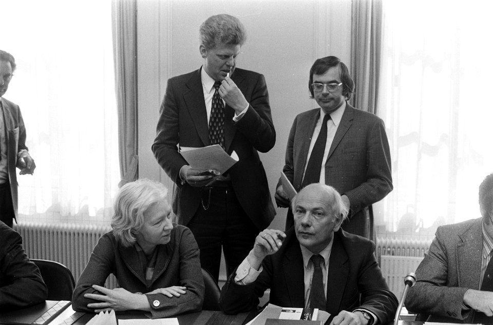 PvdA-fractie vergadert, Vorrink, Duisenberg, Den Uyl , Van Thijn , Pronk, Van Ke, Bestanddeelnr 926-3877