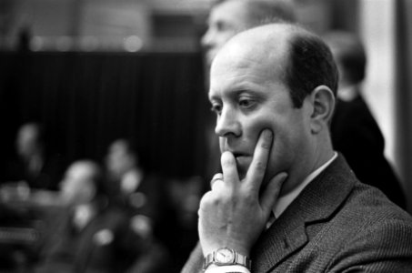 Radicalen uit KVP-fractie. Drs. P. Janssen in Tweede Kamer, Bestanddeelnr 921-1185