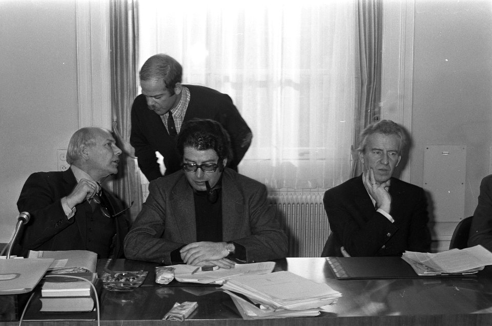PvdA-fractievergadering in gebouw van Tweede Kamer , v.l.n.r. Den Uyl , Bas de G, Bestanddeelnr 926-1572
