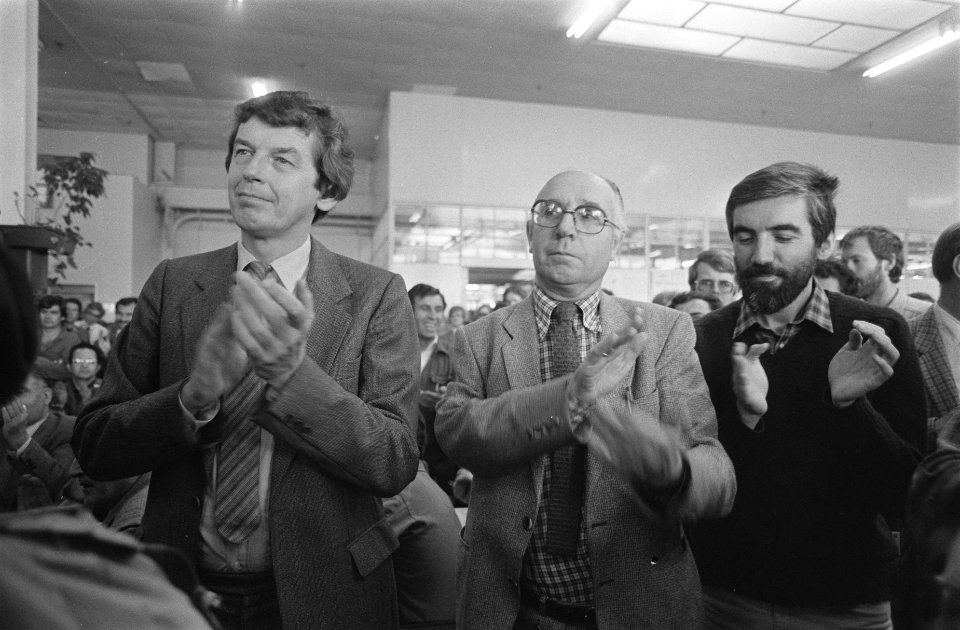 PvdA-voorzitter Max van de Berg en FNV-voorzitter Wim Kok bezoeken bezette Fordf, Bestanddeelnr 931-5766