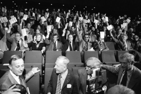 PvdA-partijraad in Utrecht over CDA-lijst Steenkamp (CDA Elfrich (AR-senator), , Bestanddeelnr 928-8001