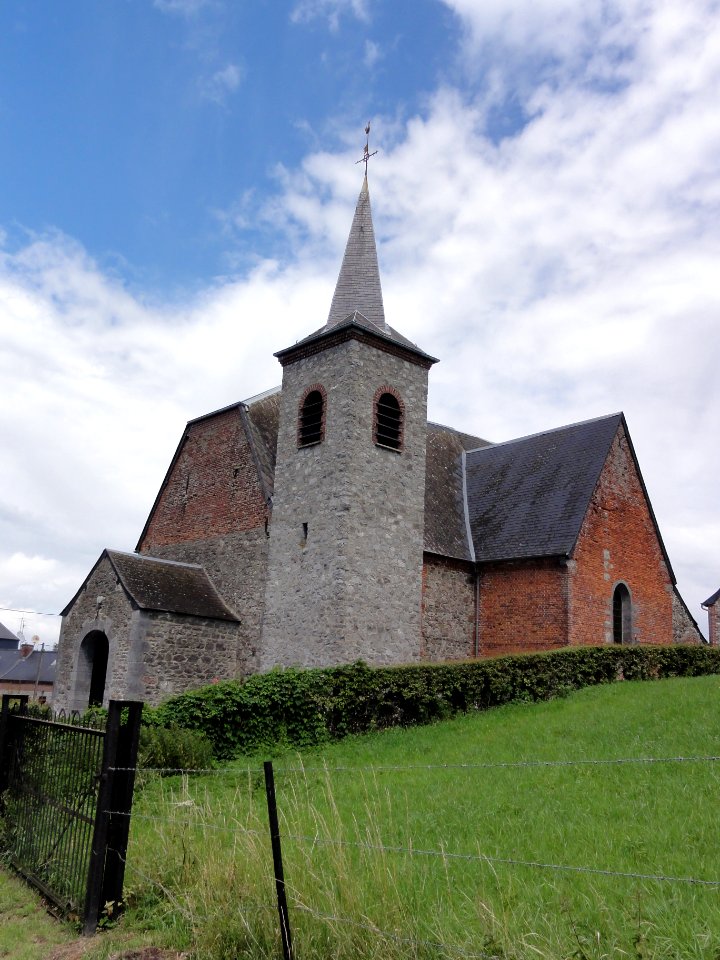 Rainsars (Nord, Fr) église extérieur, latéral
