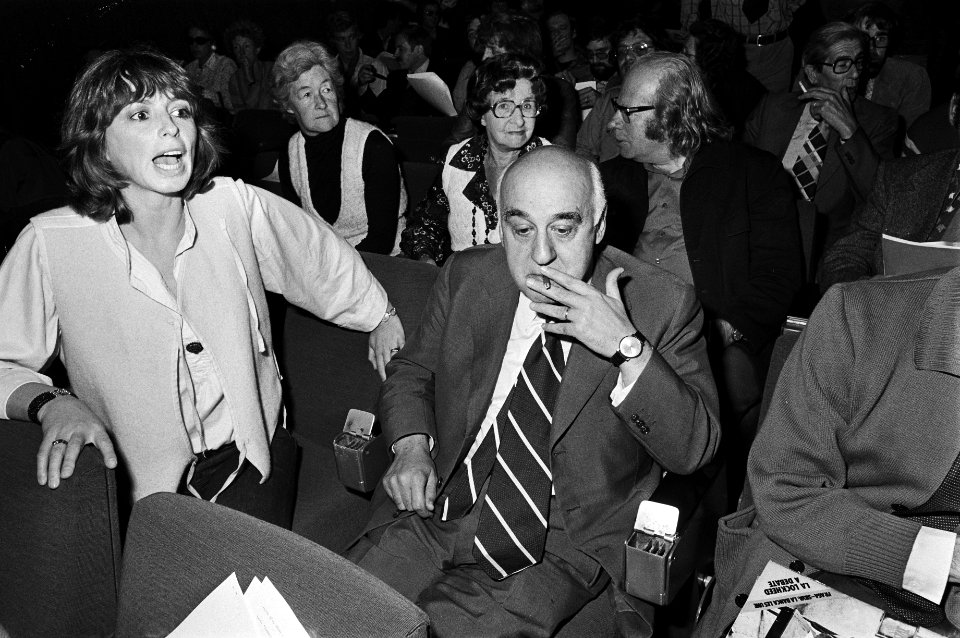 PvdA-partijraad in Amsterdam Ien van de Heuvel aan het woord, Bestanddeelnr 928-7998