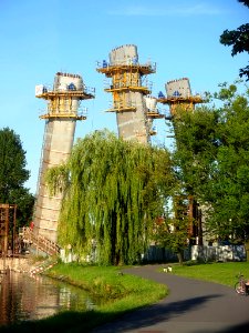Pylon Trasy Uniwersyteckiej w Bydgoszczy w budowie