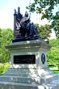 Queen Victoria statue - Toronto, Canada - DSC01491