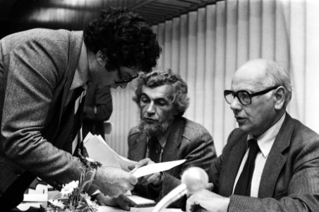 PvdA-partijraad in Utrecht ter bespreking troonrede en miljardennota v.l.n.r. E, Bestanddeelnr 929-9230