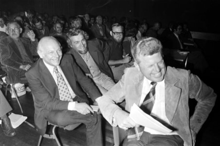 PVDA-partijraad in Zeist, van links naar rechts Den Uyl Jaap van de Doef en Dui, Bestanddeelnr 928-6521