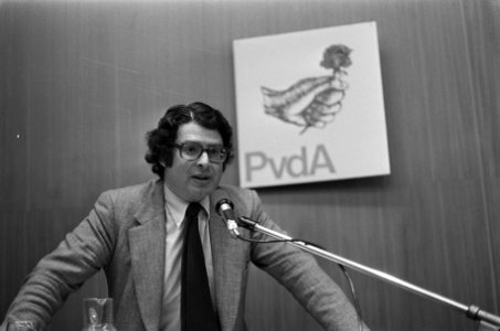 PvdA-partijraad in Amsterdam fractievoorzitter Ed van Thijn aan het woord, Bestanddeelnr 927-4656