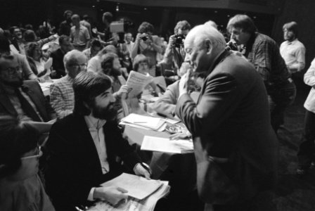 PvdA-partijraad in Den Bosch i.v.m. kabinetsformatie voorzitter Max van de Berg, Bestanddeelnr 931-5407