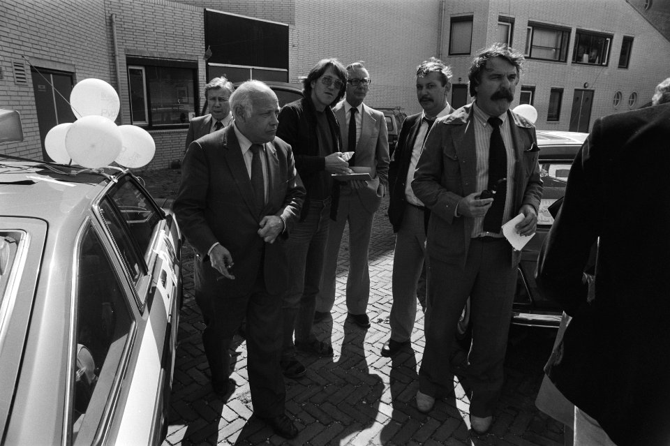 PvdA-verkiezingskaravaan in Spijkenisse Van de Berg , Van Dam , Van de Stoel , , Bestanddeelnr 932-2918